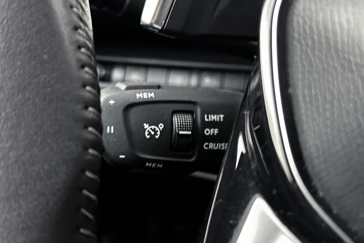 1.6 HYbrid 225 Allure | Camera | Half lederen bekleding | Navigatie