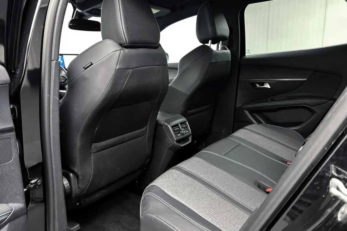 1.6 HYbrid 225 Allure | Camera | Half lederen bekleding | Navigatie