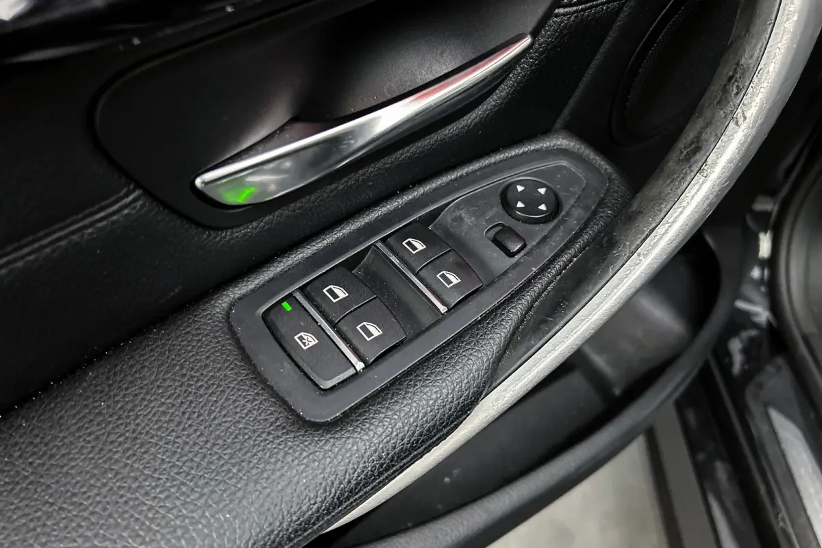 330e Centennial M-sport | Camera | Lederen bekleding | Schuif-/kanteldak