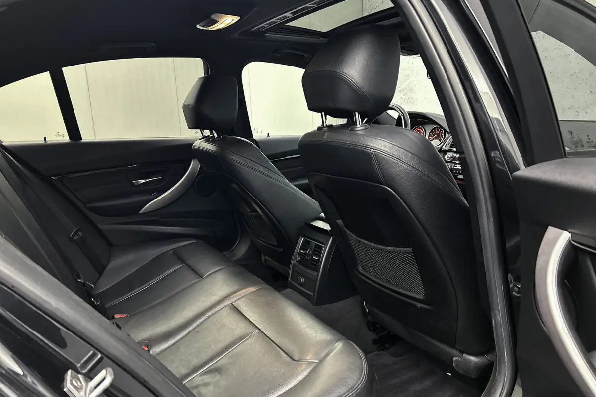 330e Centennial M-sport | Camera | Lederen bekleding | Schuif-/kanteldak