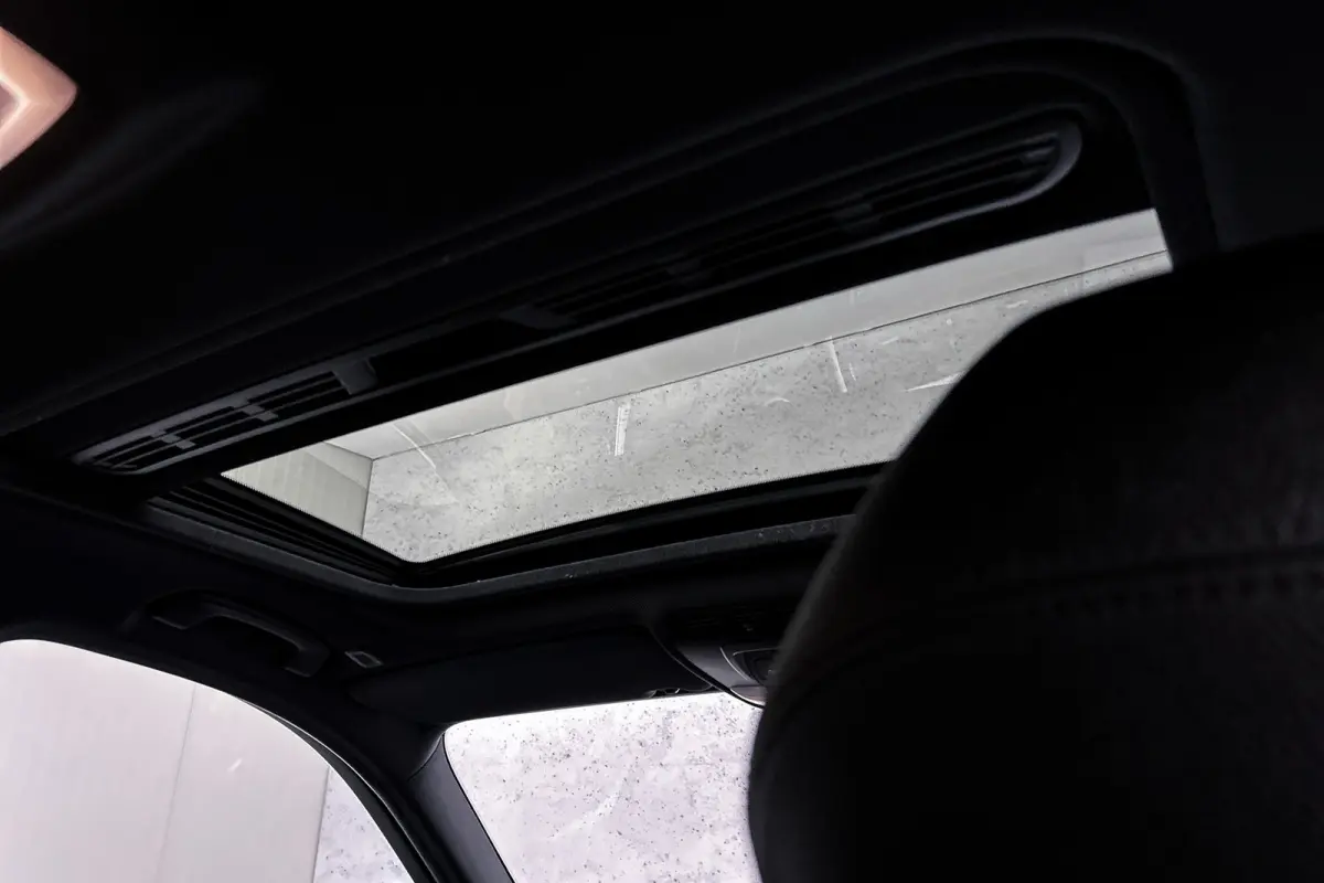 330e Centennial M-sport | Camera | Lederen bekleding | Schuif-/kanteldak