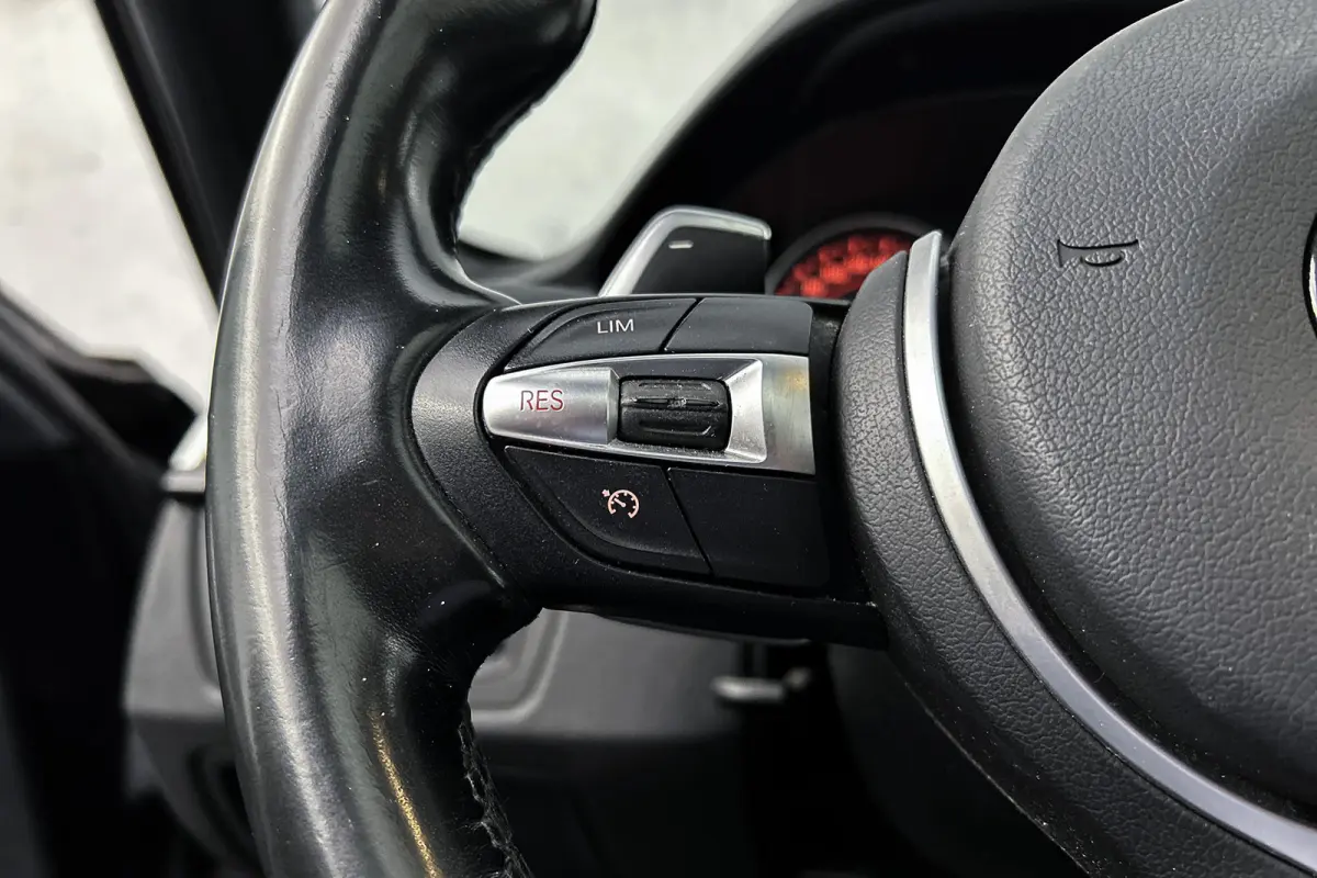330e Centennial M-sport | Camera | Lederen bekleding | Schuif-/kanteldak