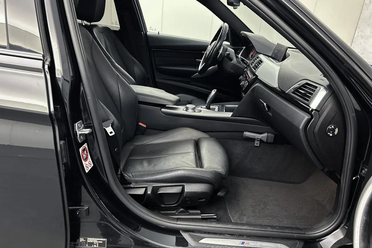 330e Centennial M-sport | Camera | Lederen bekleding | Schuif-/kanteldak