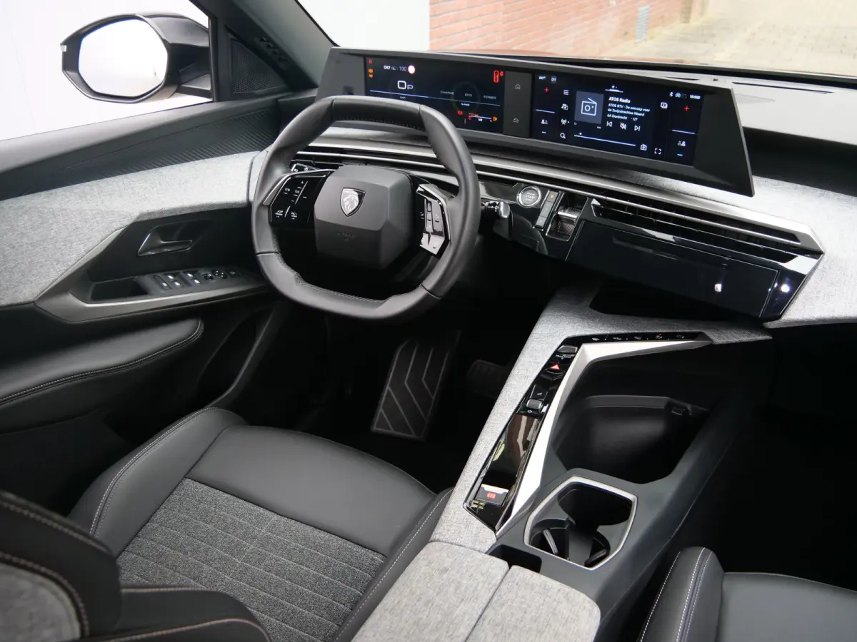 1.2 Hybrid 145 Pk Allure Automaat Apple Carplay / DAB / Camera