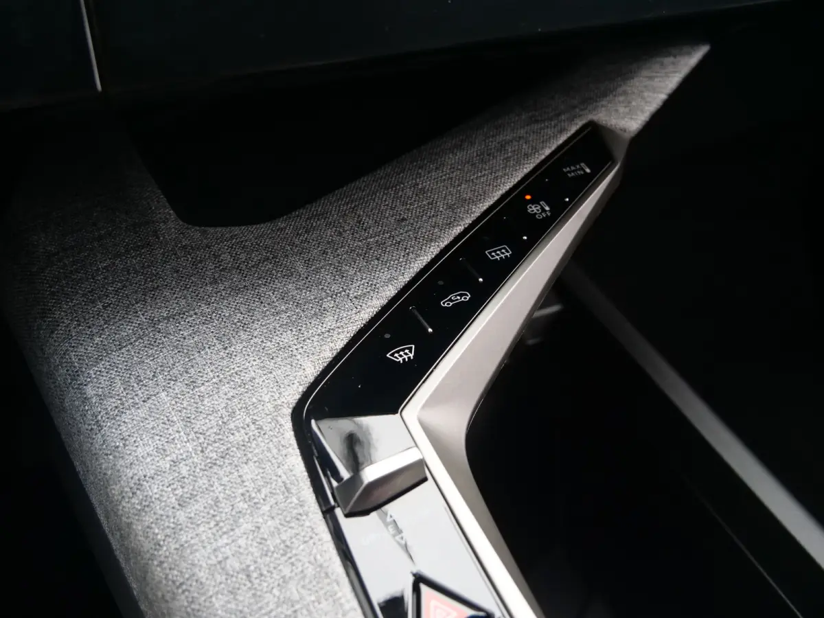 1.2 Hybrid 145 Pk Allure Automaat Apple Carplay / DAB / Camera