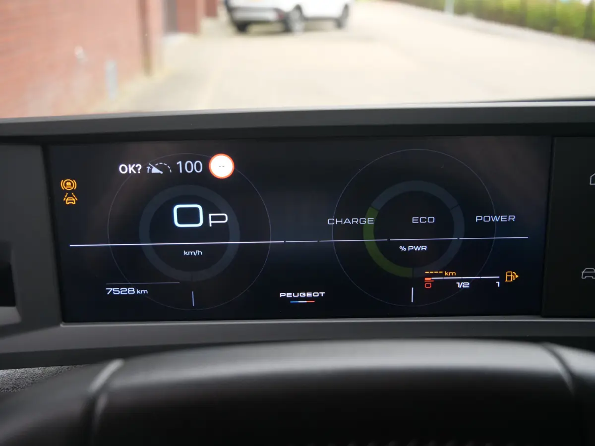 1.2 Hybrid 145 Pk Allure Automaat Apple Carplay / DAB / Camera