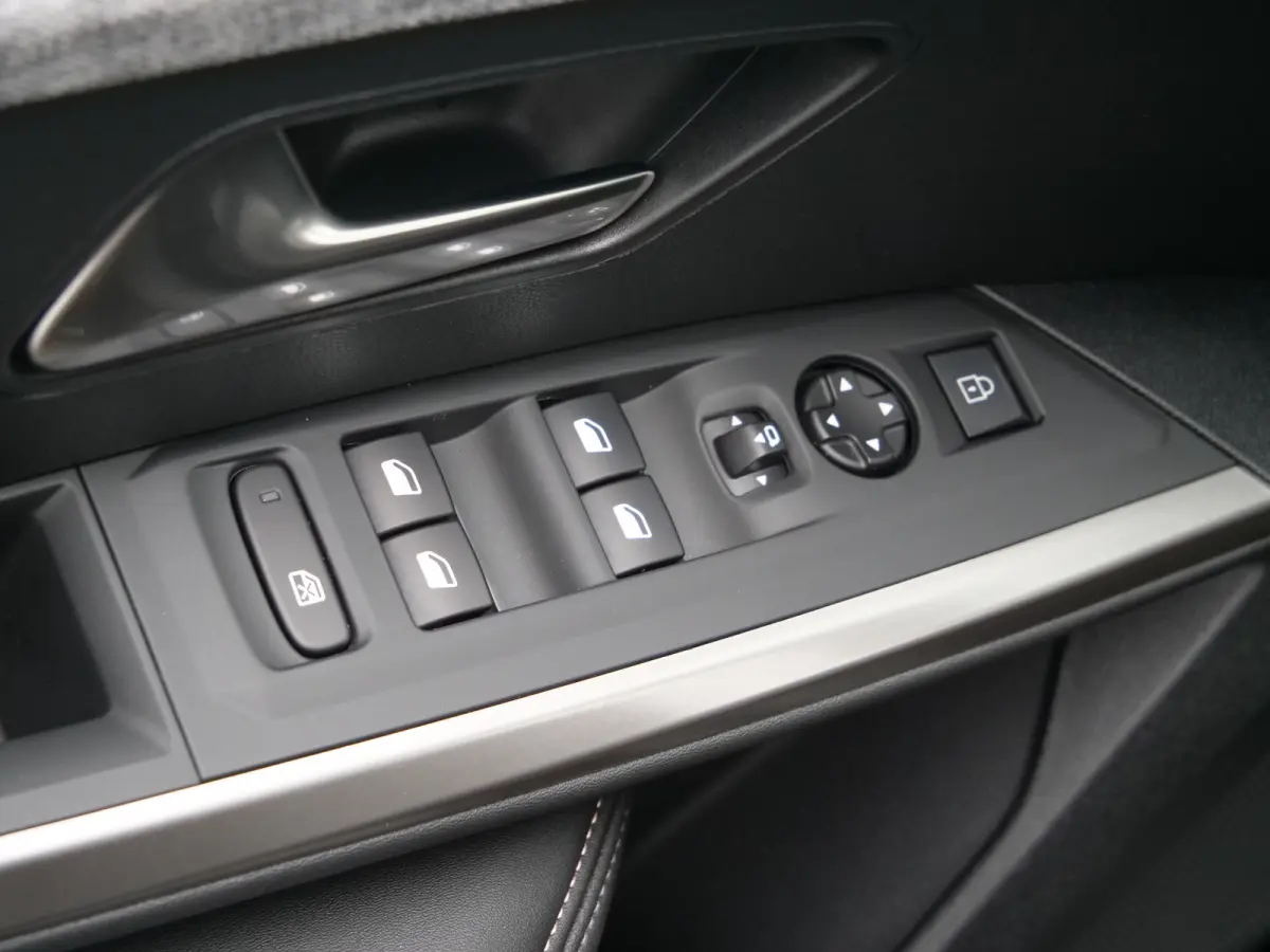 1.2 Hybrid 145 Pk Allure Automaat Apple Carplay / DAB / Camera