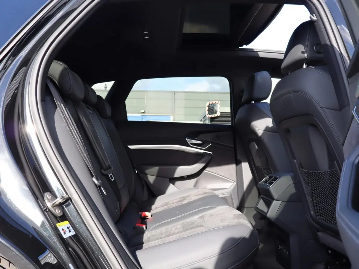 50 313pk quattro S edition 71 kWh | SoH 97% | Panormadak | Adaptive Cruise | Voorstoelen Verwarmd | 360 Camera | Elektrische Voorstoelen | 20'' LM Velgen