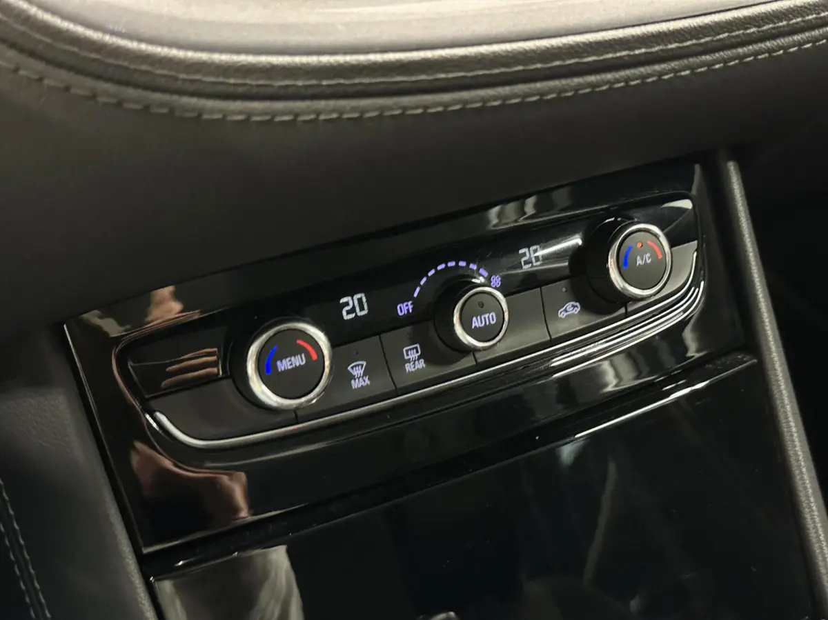 1.2 Turbo Business Executive CAMERA TREKHAAK CARPLAY LM NAVI ECC CRUISE.