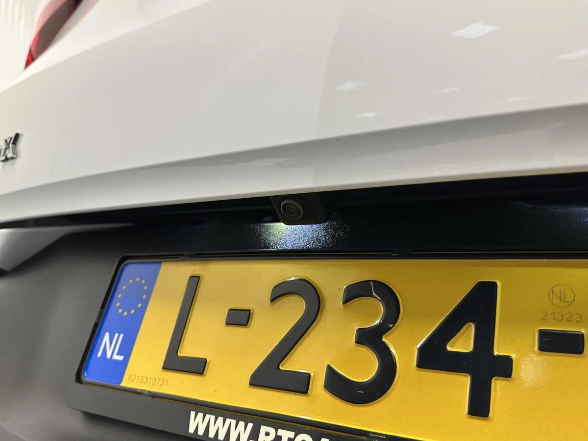 1.2 Turbo Business Executive CAMERA TREKHAAK CARPLAY LM NAVI ECC CRUISE.