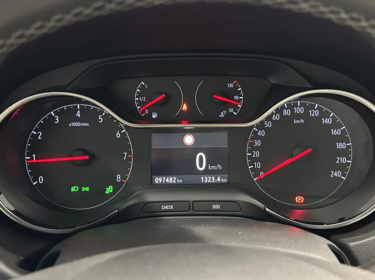1.2 Turbo Business Executive CAMERA TREKHAAK CARPLAY LM NAVI ECC CRUISE.