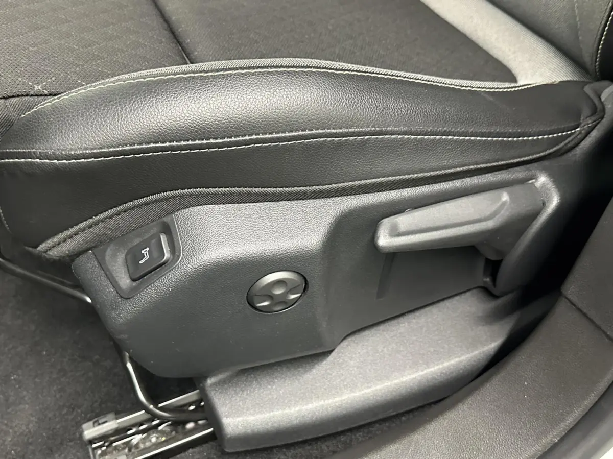 1.2 Turbo Business Executive CAMERA TREKHAAK CARPLAY LM NAVI ECC CRUISE.