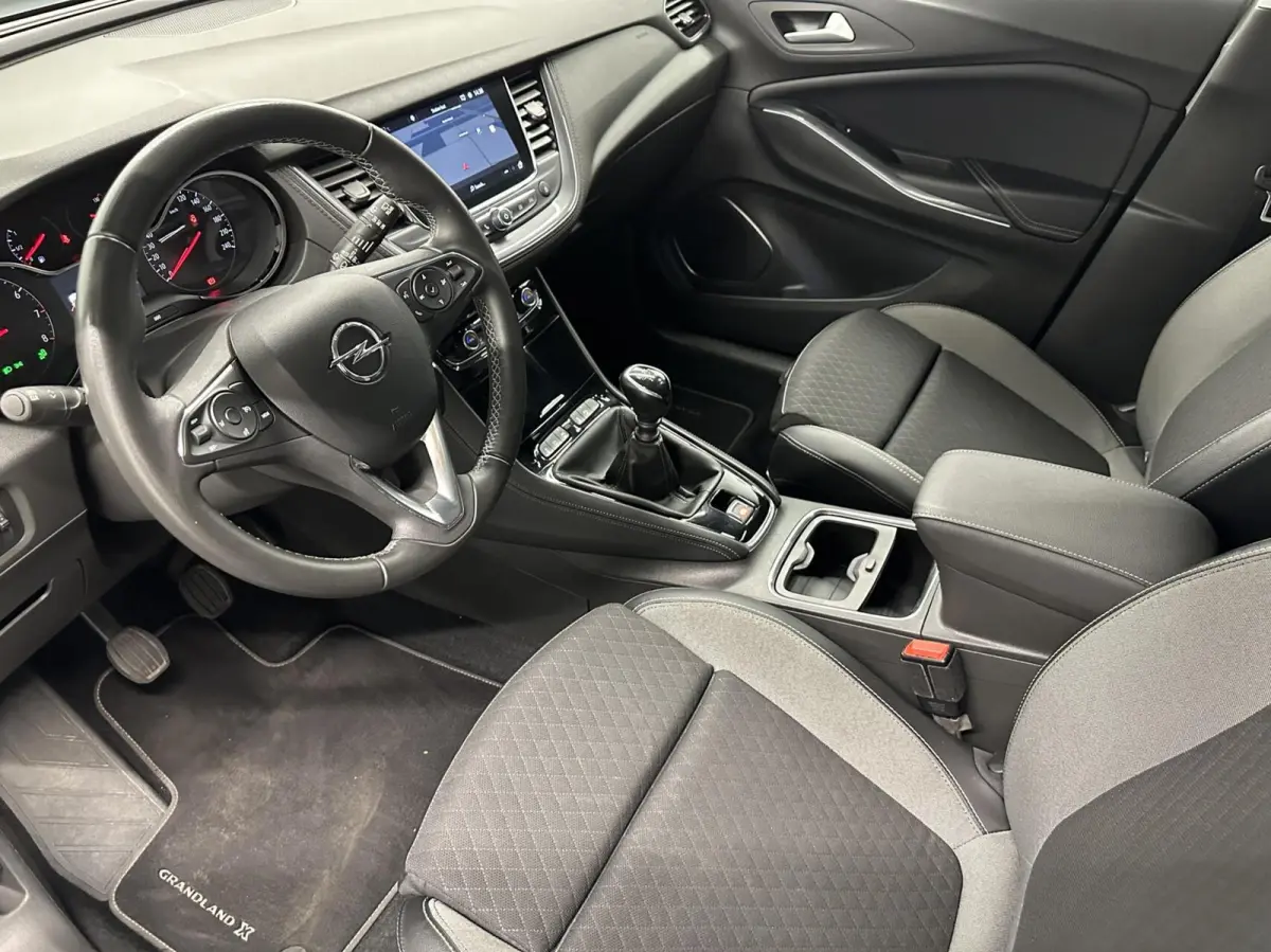 1.2 Turbo Business Executive CAMERA TREKHAAK CARPLAY LM NAVI ECC CRUISE.