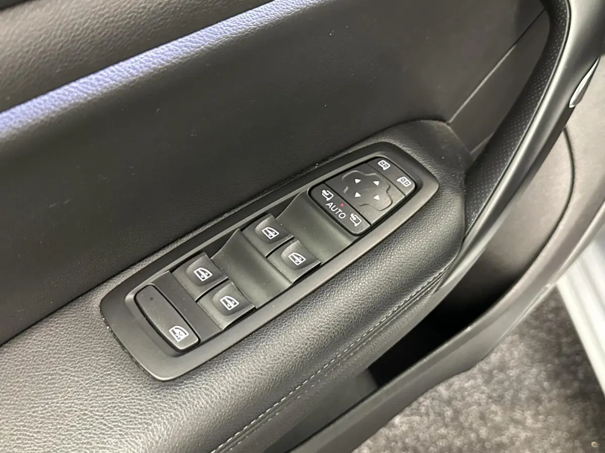 1.3 TCe Intens NAVI CARPLAY CRUISE LM ECC.