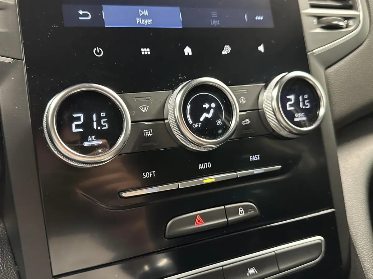 1.3 TCe Intens NAVI CARPLAY CRUISE LM ECC.
