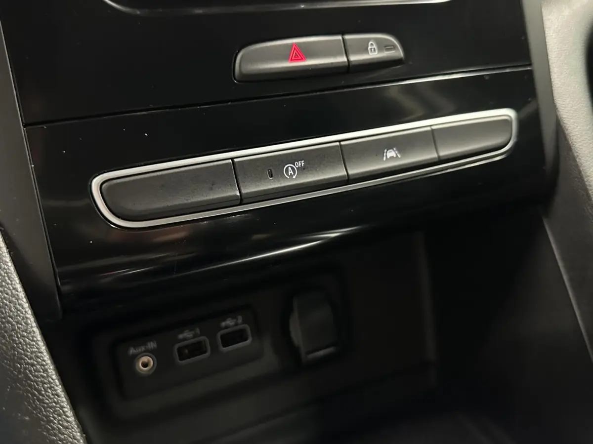 1.3 TCe Intens NAVI CARPLAY CRUISE LM ECC.