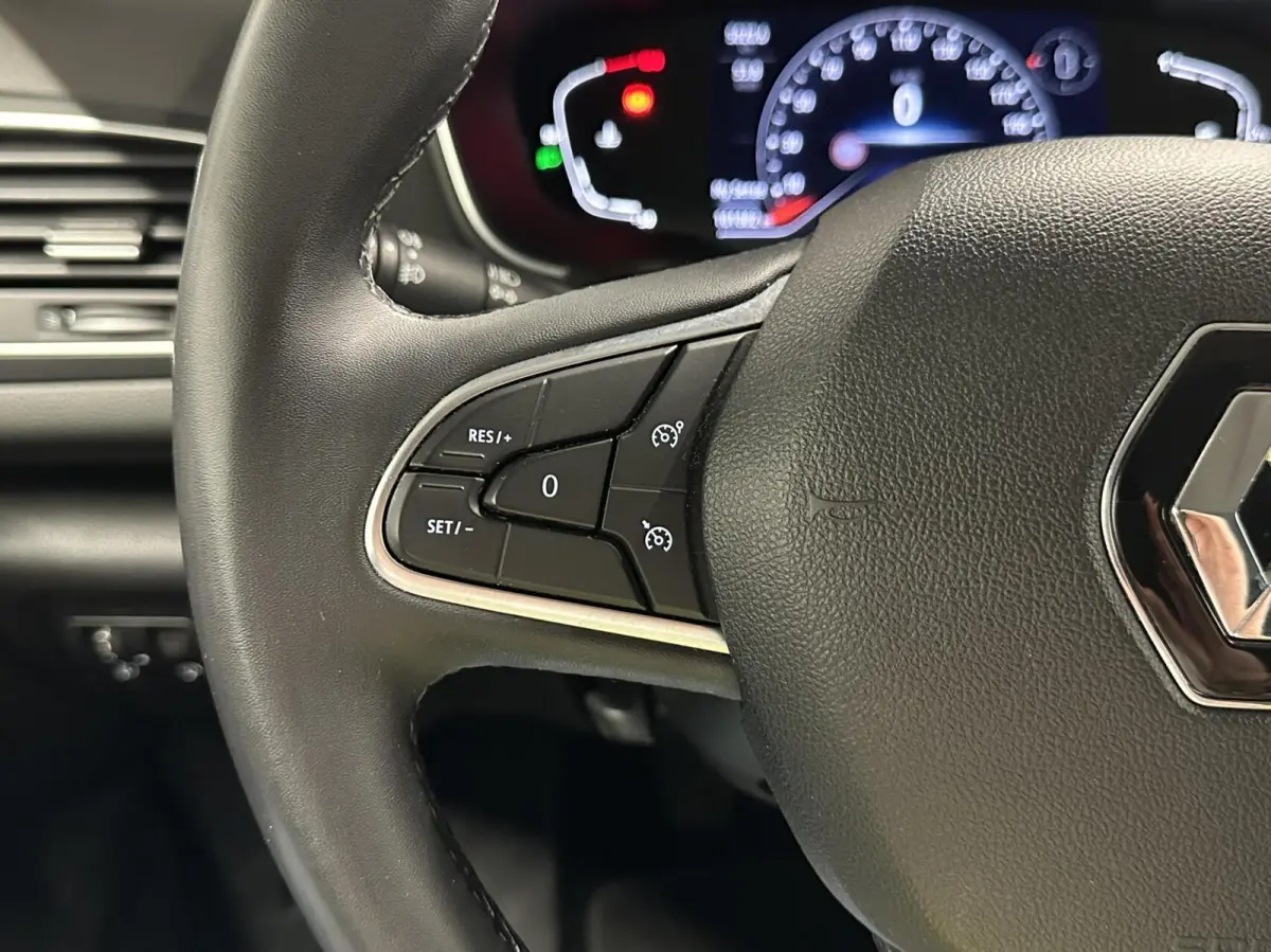 1.3 TCe Intens NAVI CARPLAY CRUISE LM ECC.