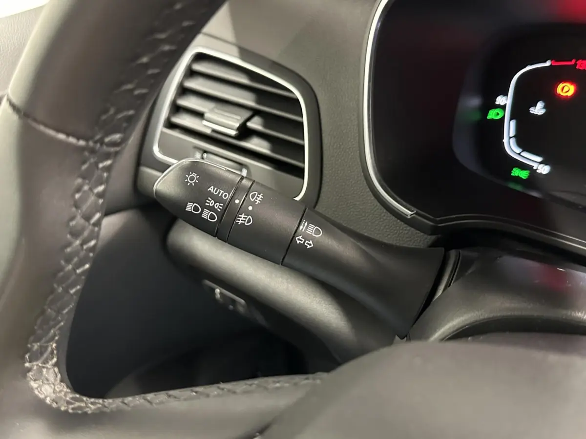 1.3 TCe Intens NAVI CARPLAY CRUISE LM ECC.