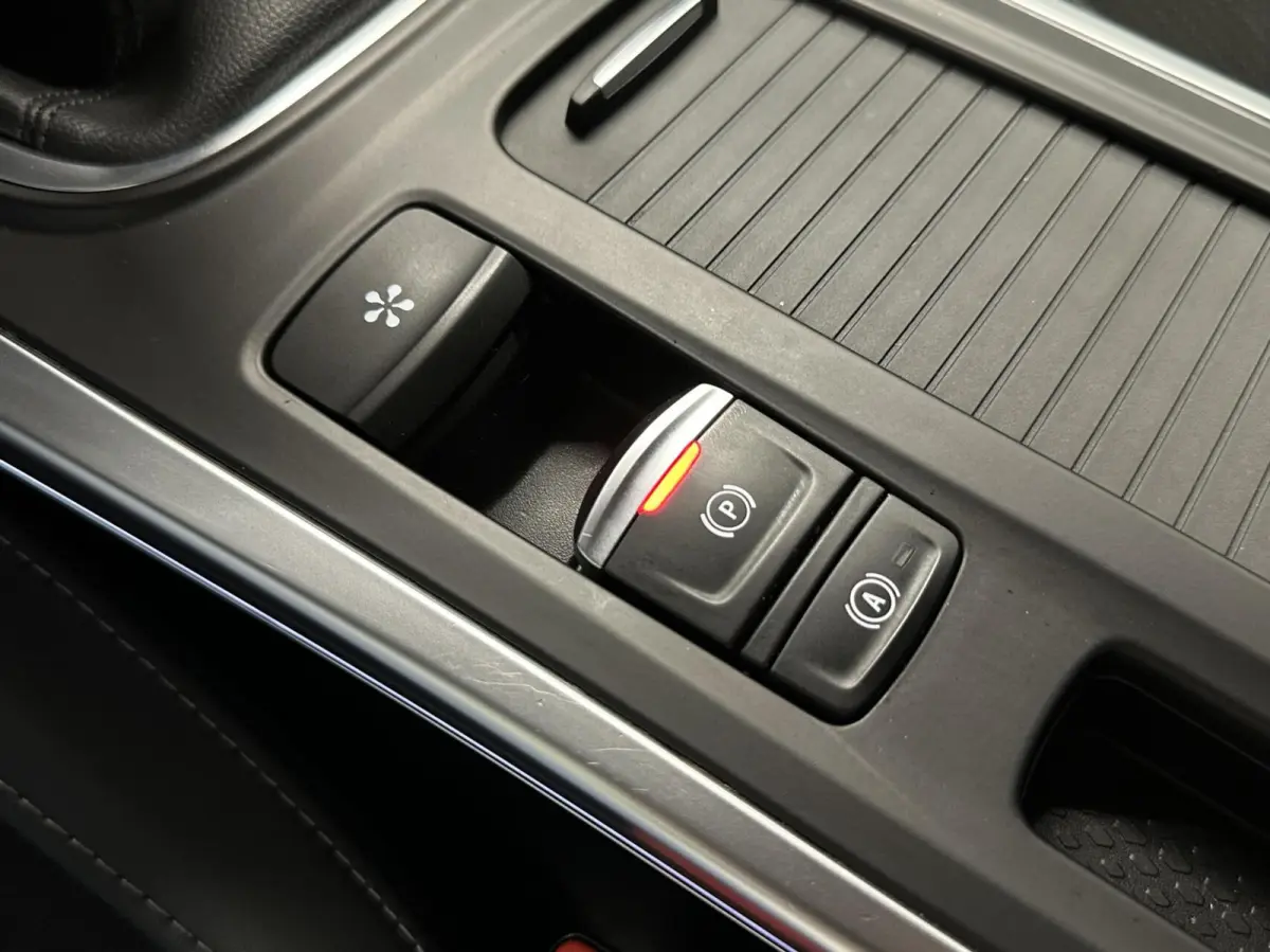 1.3 TCe Intens NAVI CARPLAY CRUISE LM ECC.