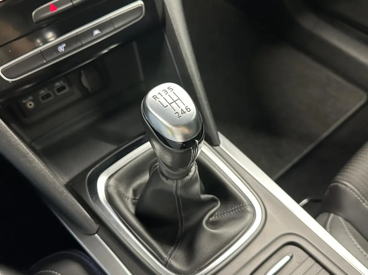1.3 TCe Intens NAVI CARPLAY CRUISE LM ECC.