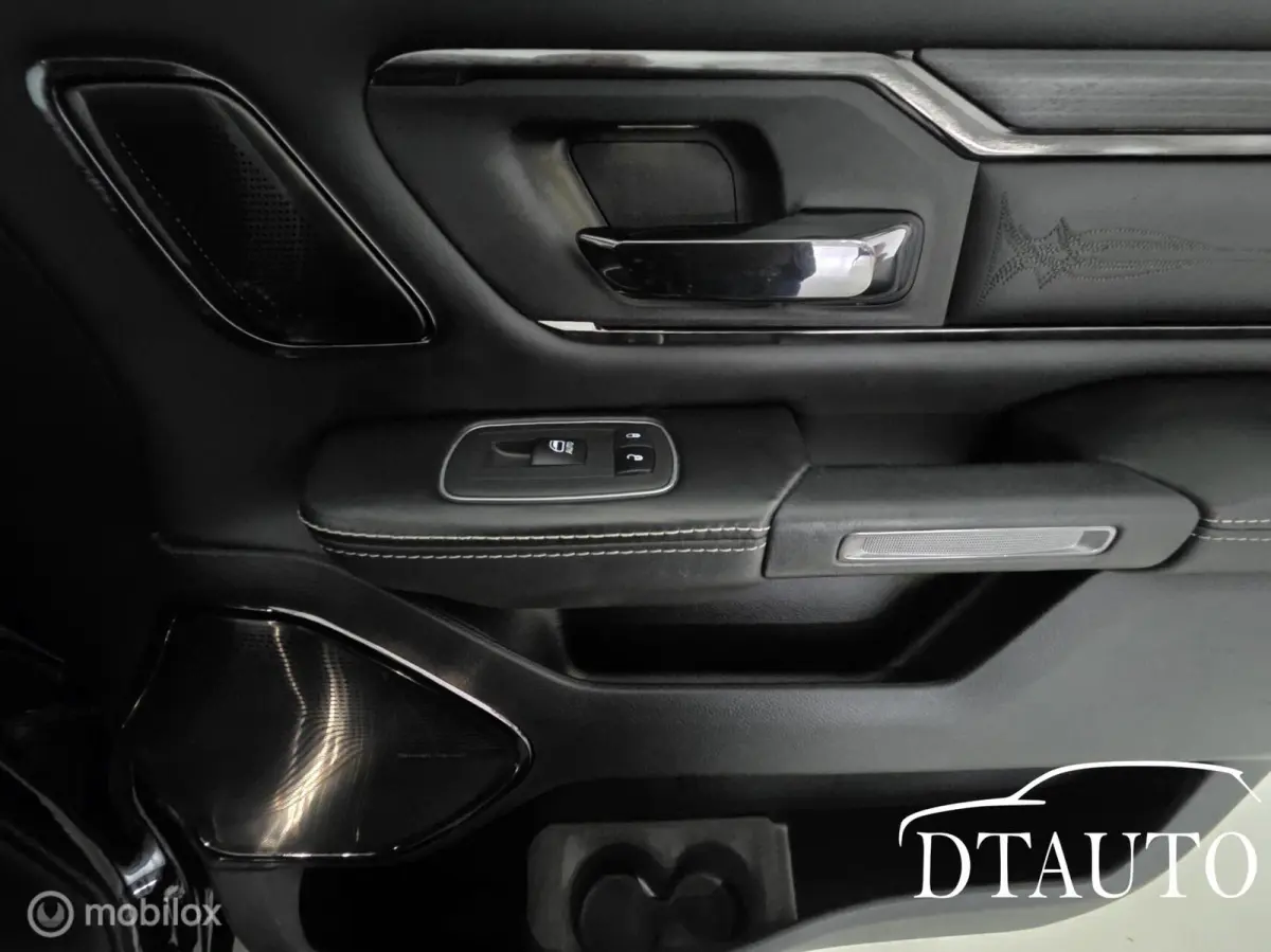 1500 4X4 5.7 V8 Limited Black Edition Luchtvering