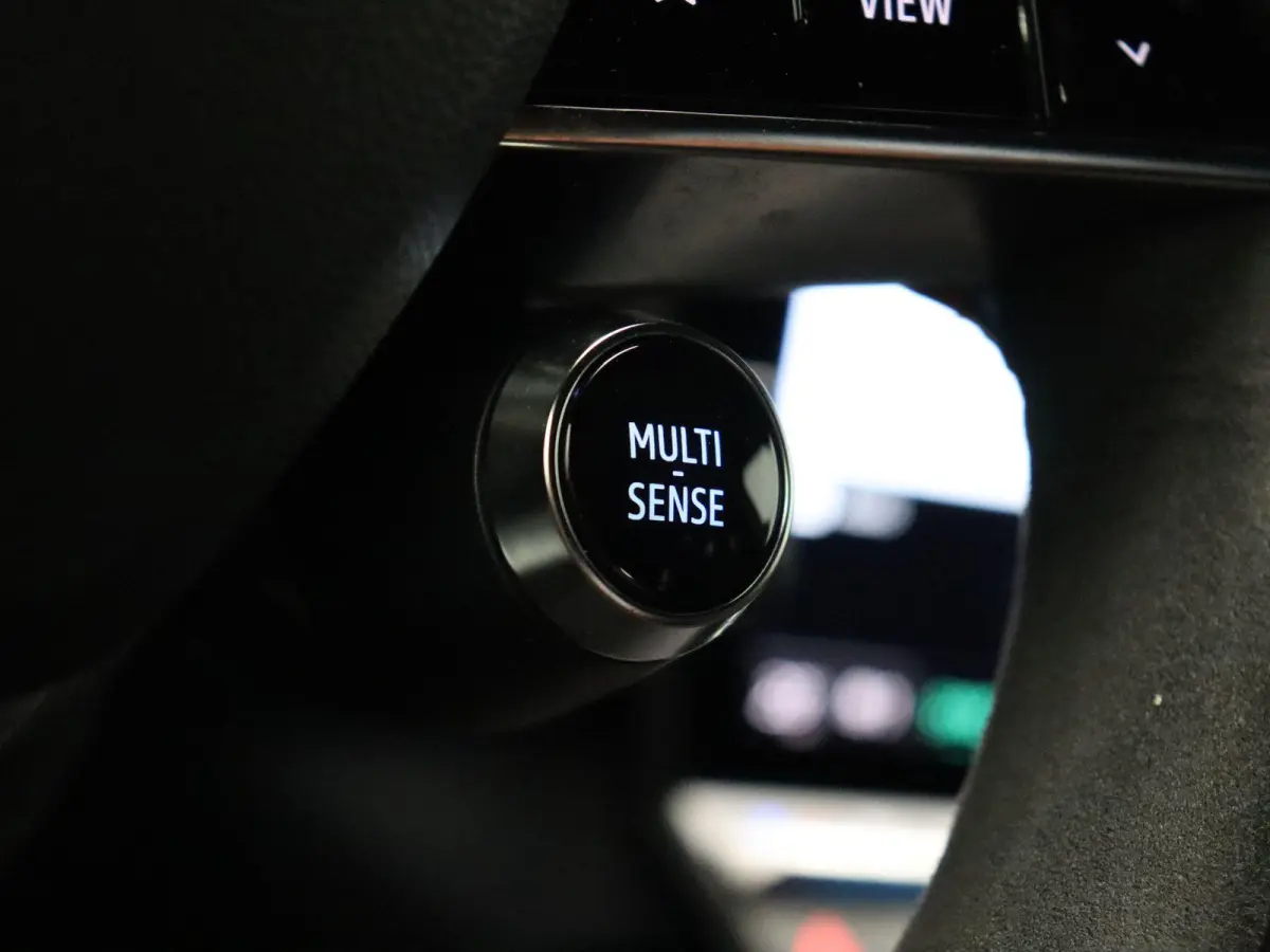 1.2 E-Tech full hybrid 200 techno esprit Alpine | Stoelverwarming | Voorruitverwarming | Elektrisch bedienbare stoelen | Achteruitrijcamera | Navigatie |
