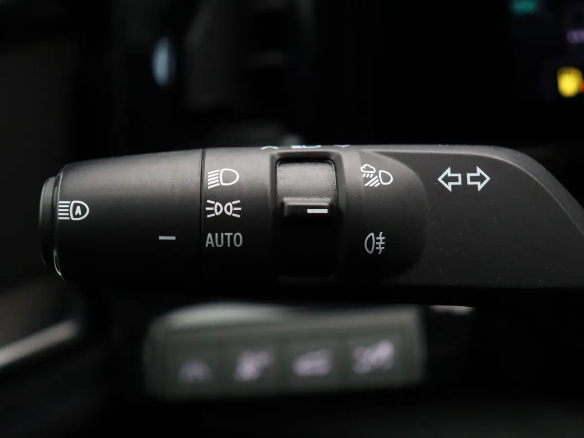 1.2 E-Tech full hybrid 200 techno esprit Alpine | Stoelverwarming | Voorruitverwarming | Elektrisch bedienbare stoelen | Achteruitrijcamera | Navigatie |