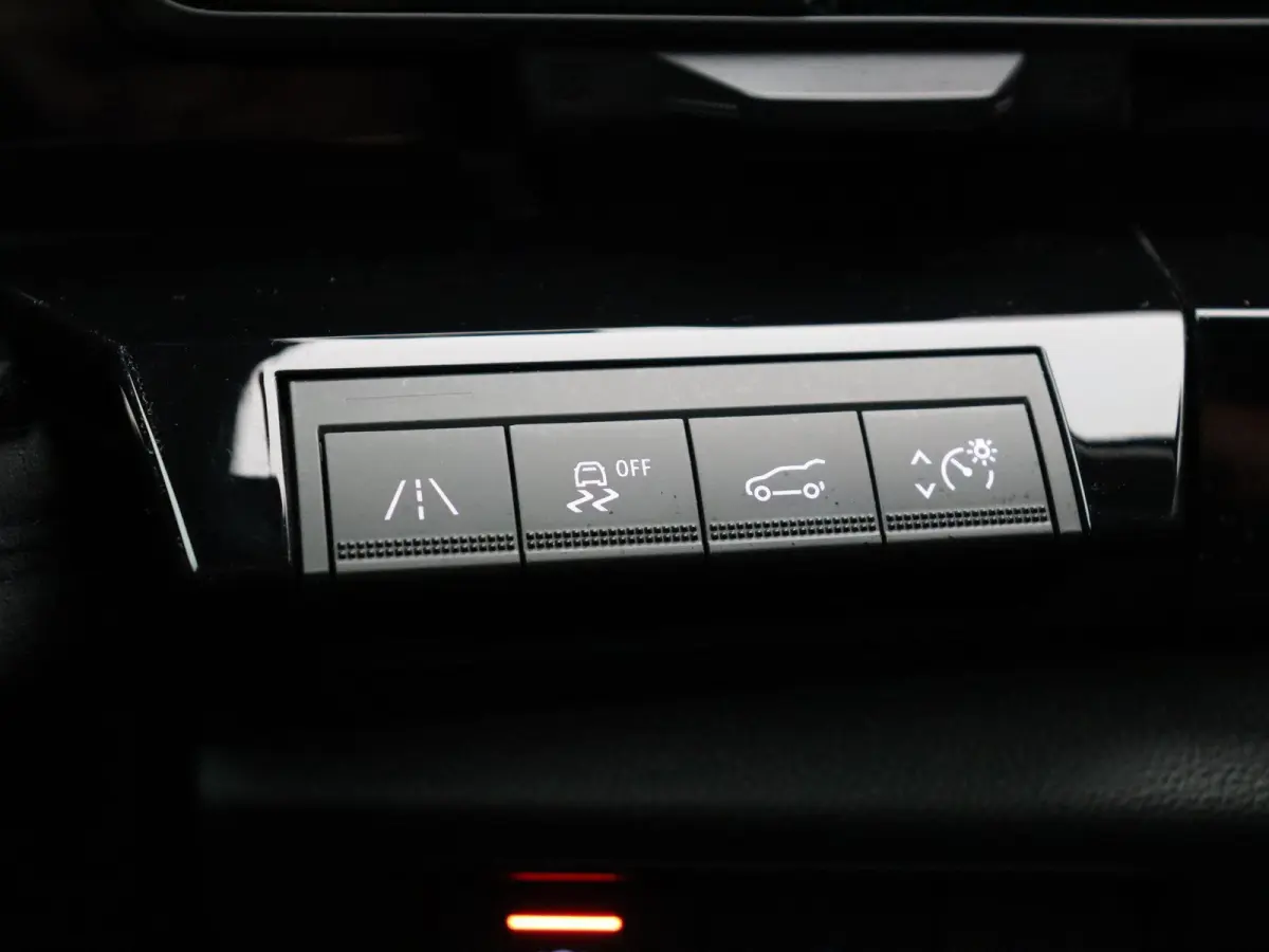 1.2 E-Tech full hybrid 200 techno esprit Alpine | Stoelverwarming | Voorruitverwarming | Elektrisch bedienbare stoelen | Achteruitrijcamera | Navigatie |