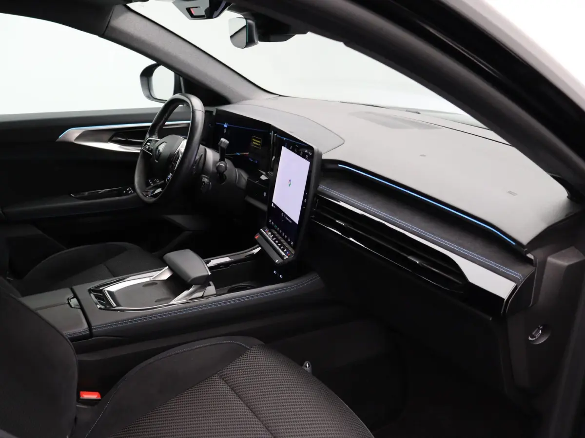 1.2 E-Tech full hybrid 200 techno esprit Alpine | Stoelverwarming | Voorruitverwarming | Elektrisch bedienbare stoelen | Achteruitrijcamera | Navigatie |