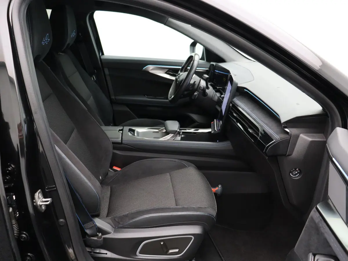 1.2 E-Tech full hybrid 200 techno esprit Alpine | Stoelverwarming | Voorruitverwarming | Elektrisch bedienbare stoelen | Achteruitrijcamera | Navigatie |