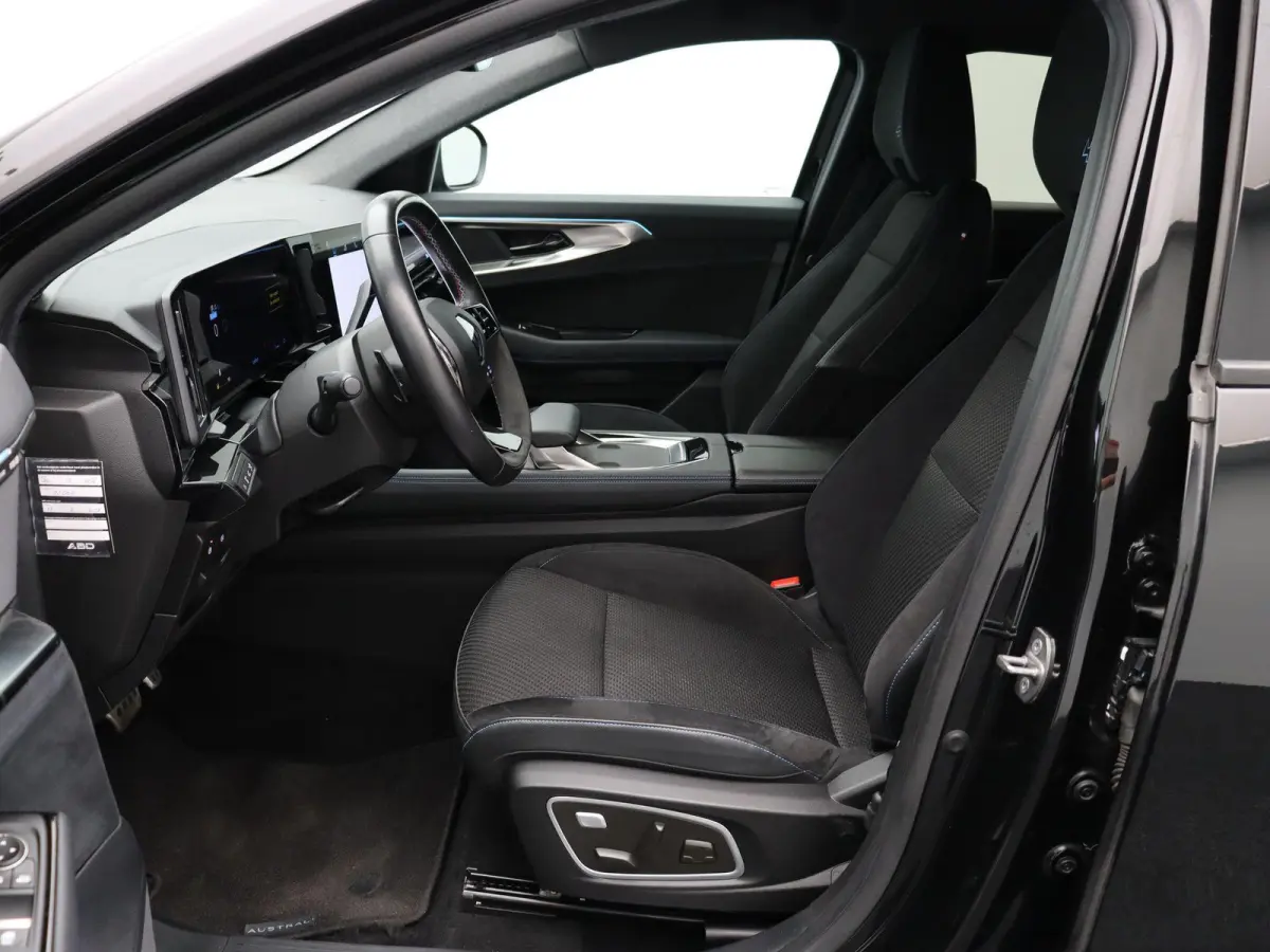 1.2 E-Tech full hybrid 200 techno esprit Alpine | Stoelverwarming | Voorruitverwarming | Elektrisch bedienbare stoelen | Achteruitrijcamera | Navigatie |