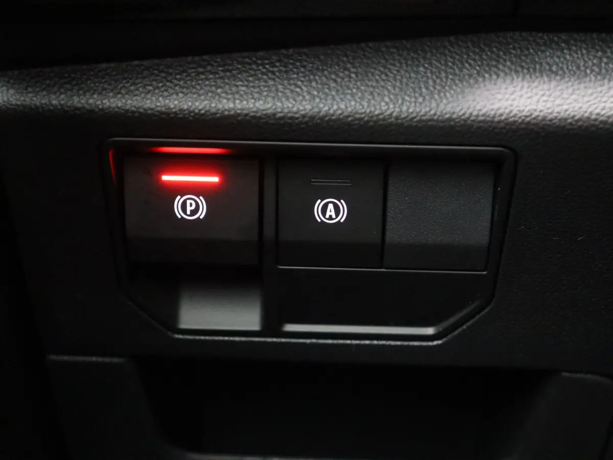 1.2 E-Tech full hybrid 200 techno esprit Alpine | Stoelverwarming | Voorruitverwarming | Elektrisch bedienbare stoelen | Achteruitrijcamera | Navigatie |