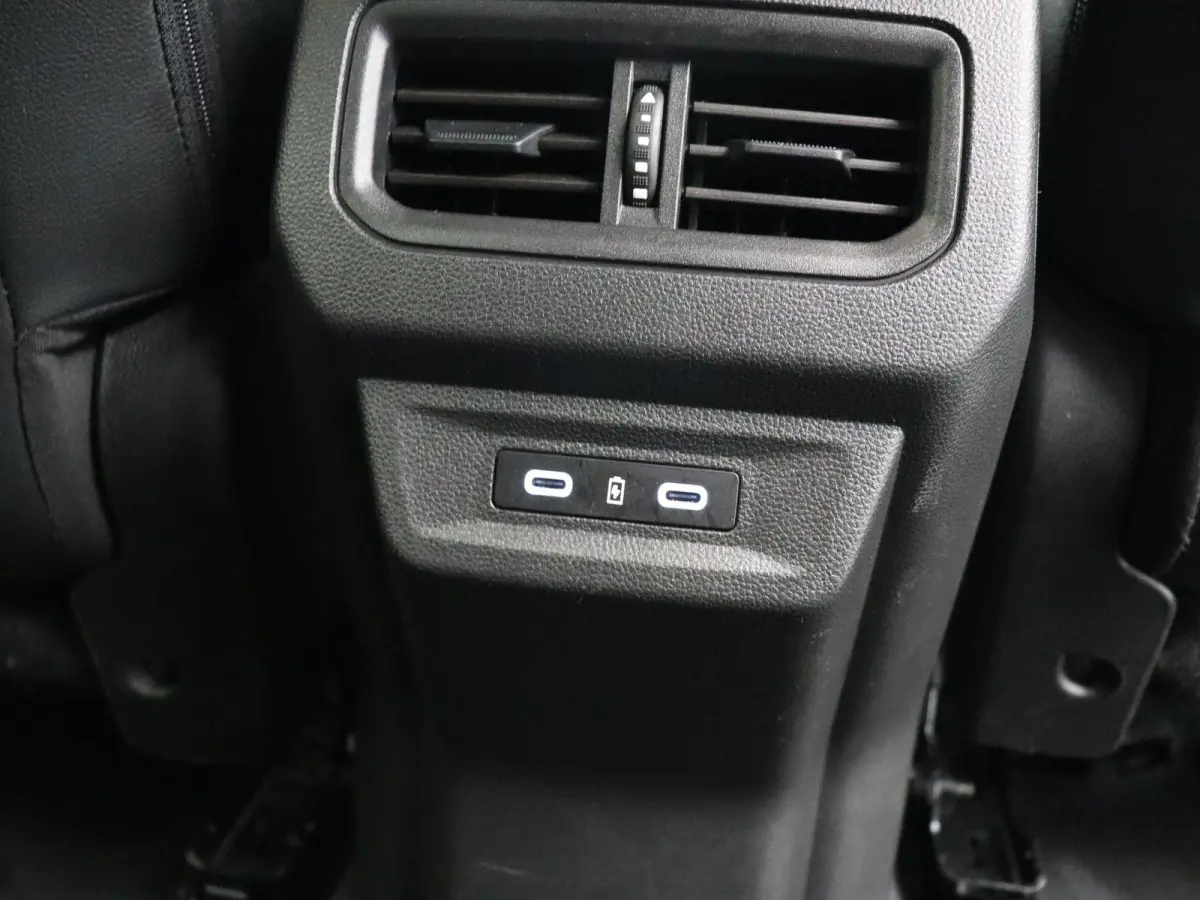 1.2 E-Tech full hybrid 200 techno esprit Alpine | Stoelverwarming | Voorruitverwarming | Elektrisch bedienbare stoelen | Achteruitrijcamera | Navigatie |