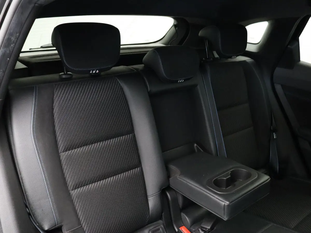 1.2 E-Tech full hybrid 200 techno esprit Alpine | Stoelverwarming | Voorruitverwarming | Elektrisch bedienbare stoelen | Achteruitrijcamera | Navigatie |
