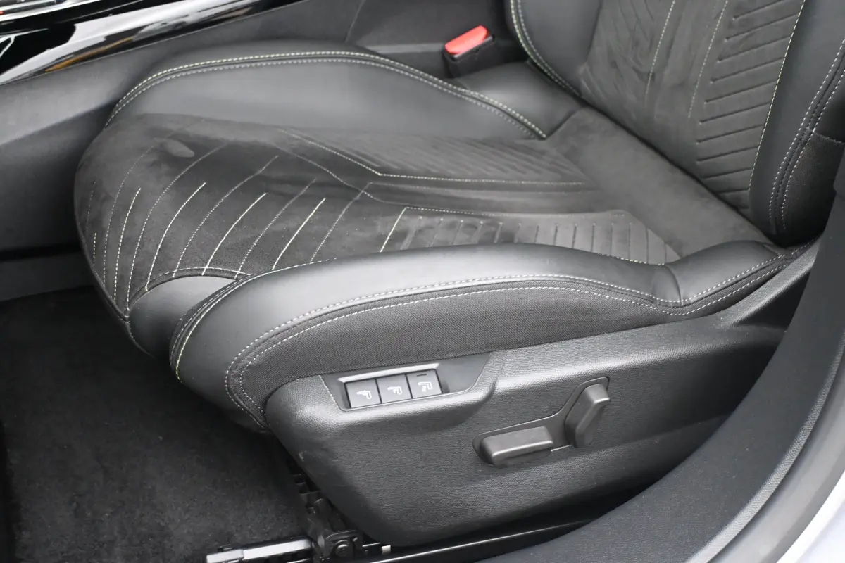 EV GT 54 kWh 94,44% SOH | Alcantara | Elektr. Stoelen | Navigatie | Stoelverwarming | Climate Control | Achteruitrijcamera | !!
