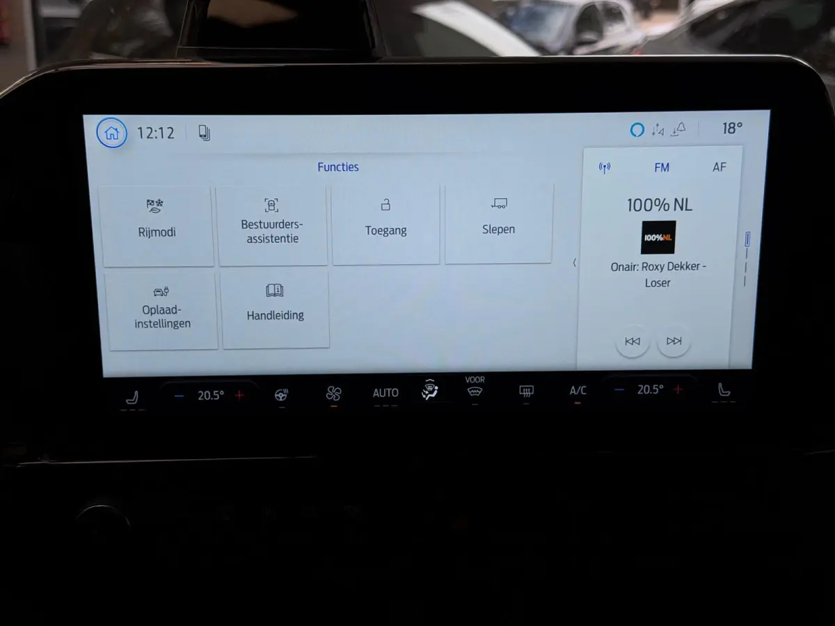 Titanium PHEV L2 8p / Panorama / memory / led / ca
