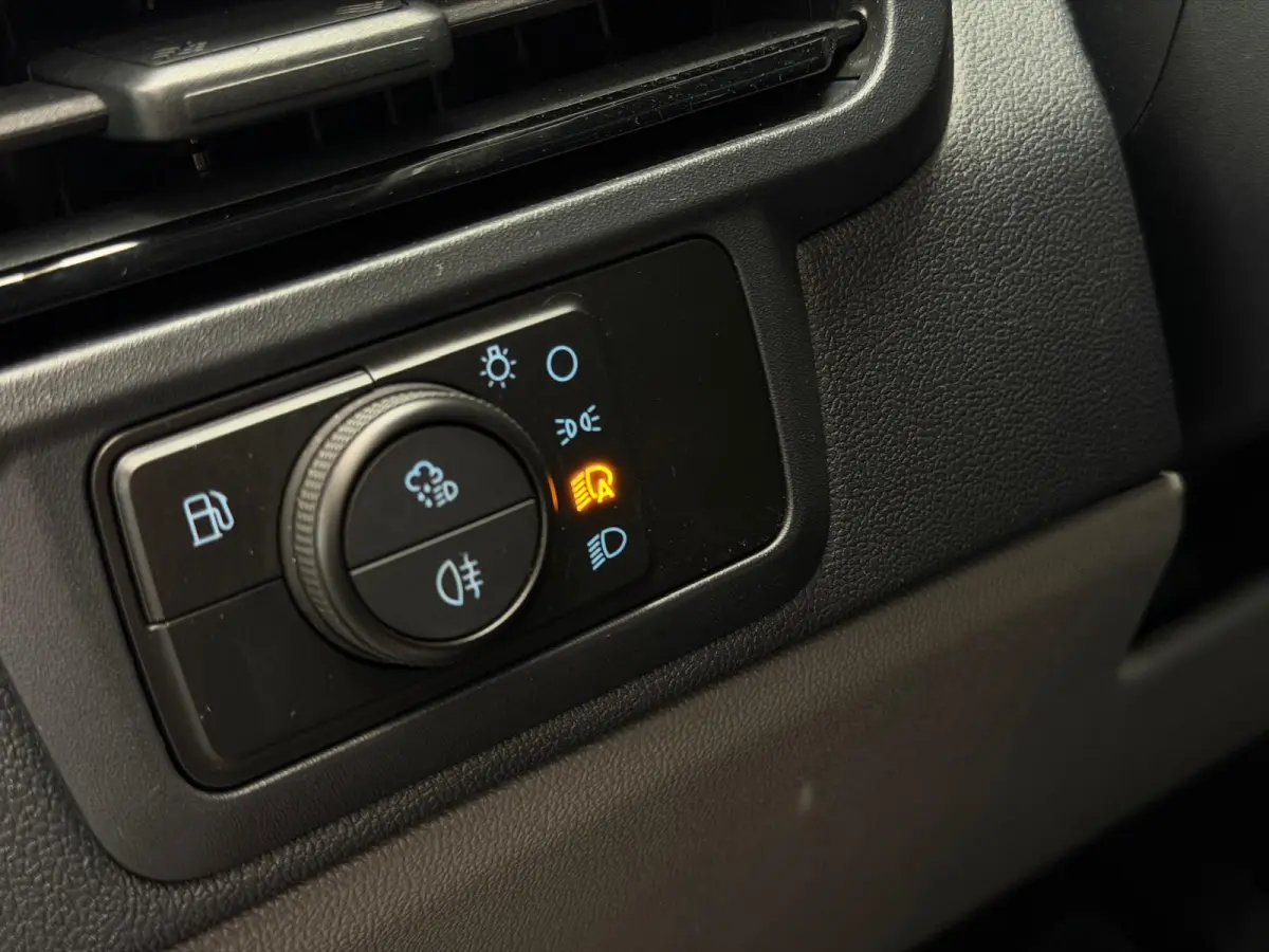 Titanium PHEV L2 8p / Panorama / memory / led / ca