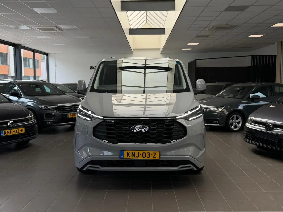 Titanium PHEV L2 8p / Panorama / memory / led / ca