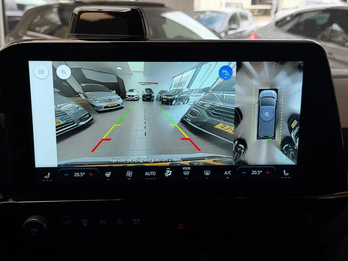 Titanium PHEV L2 8p / Panorama / memory / led / ca