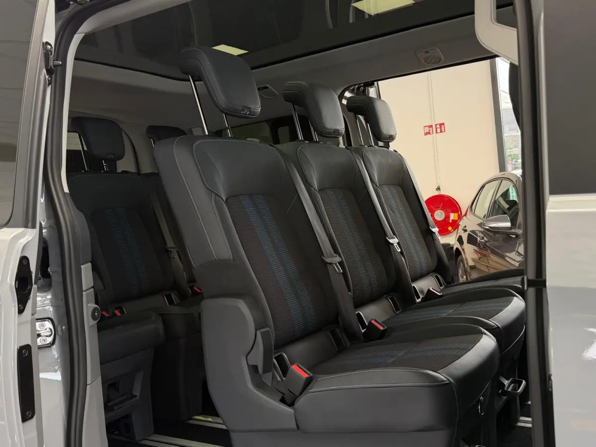 Titanium PHEV L2 8p / Panorama / memory / led / ca