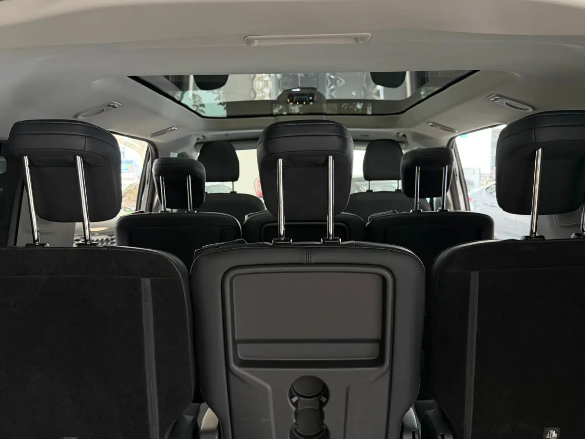 Titanium PHEV L2 8p / Panorama / memory / led / ca