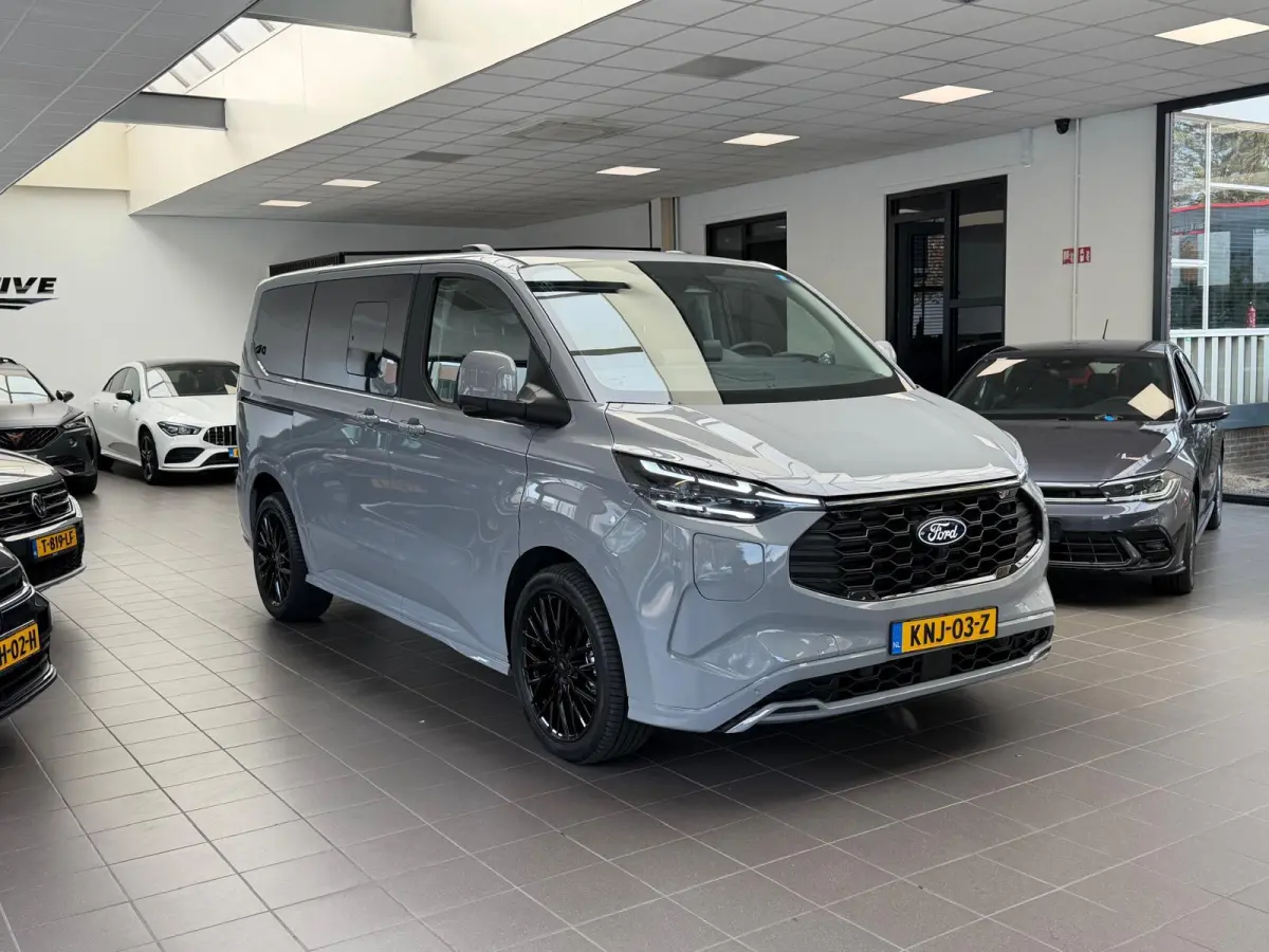 Titanium PHEV L2 8p / Panorama / memory / led / ca