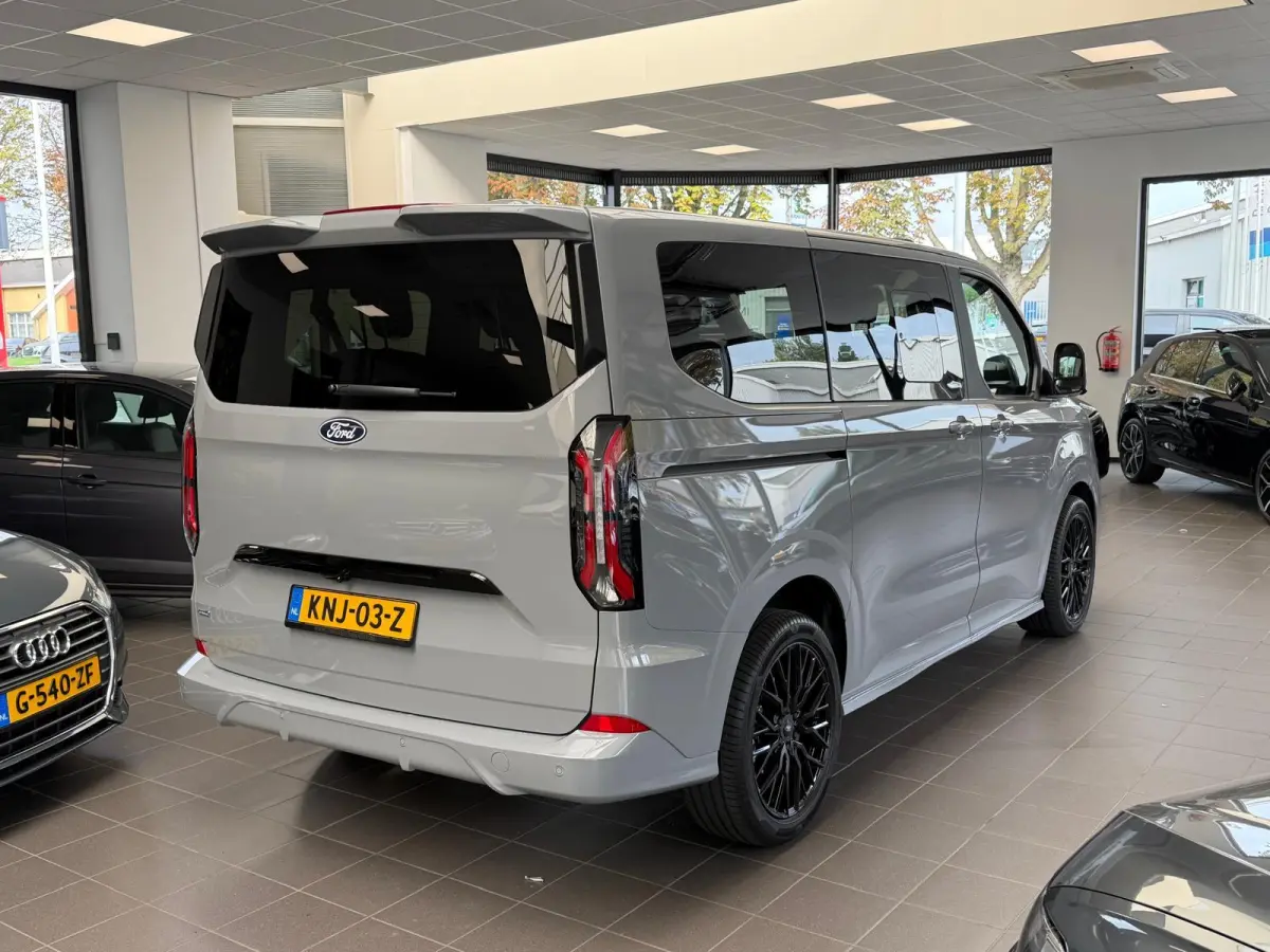 Titanium PHEV L2 8p / Panorama / memory / led / ca