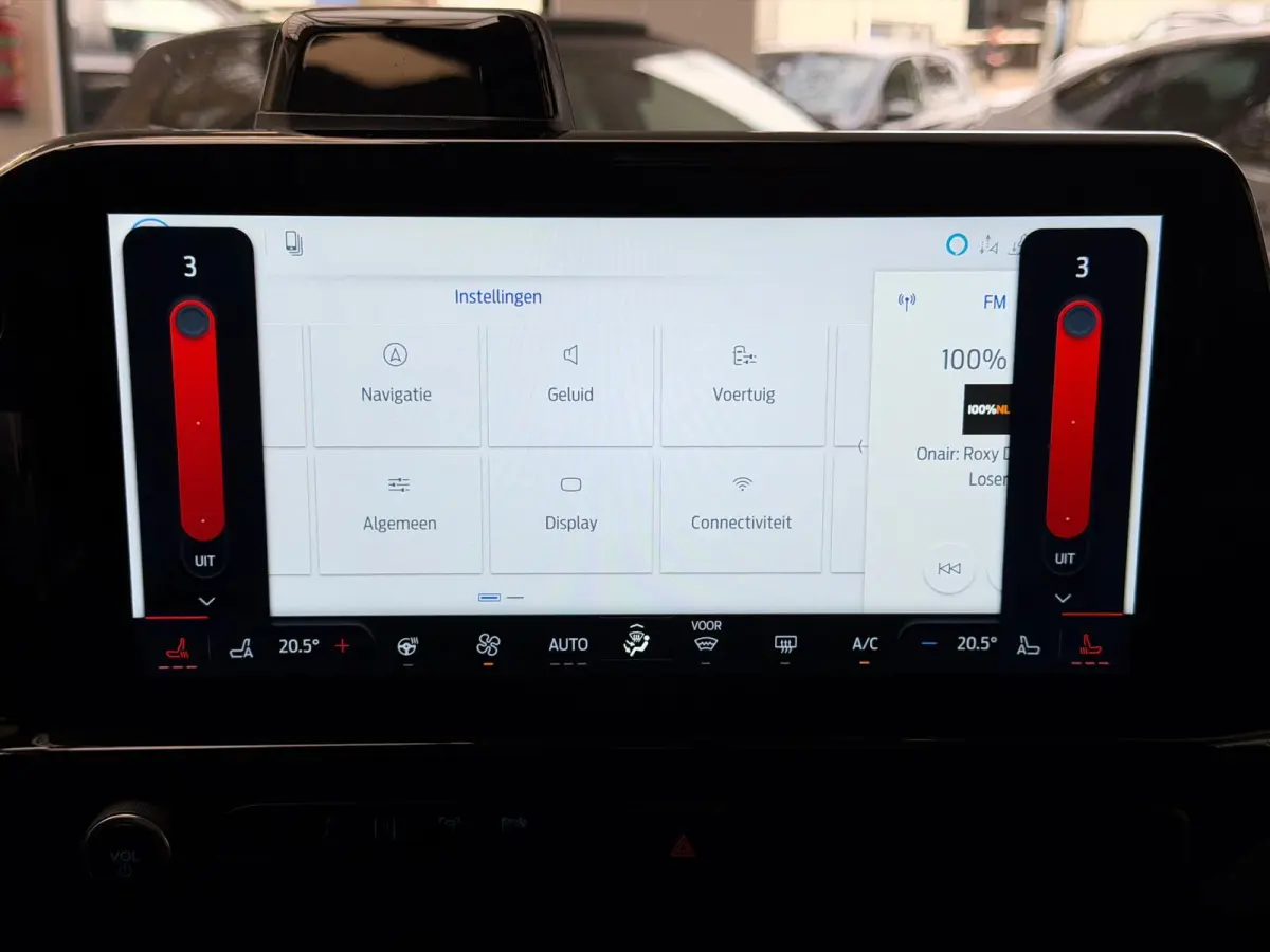 Titanium PHEV L2 8p / Panorama / memory / led / ca