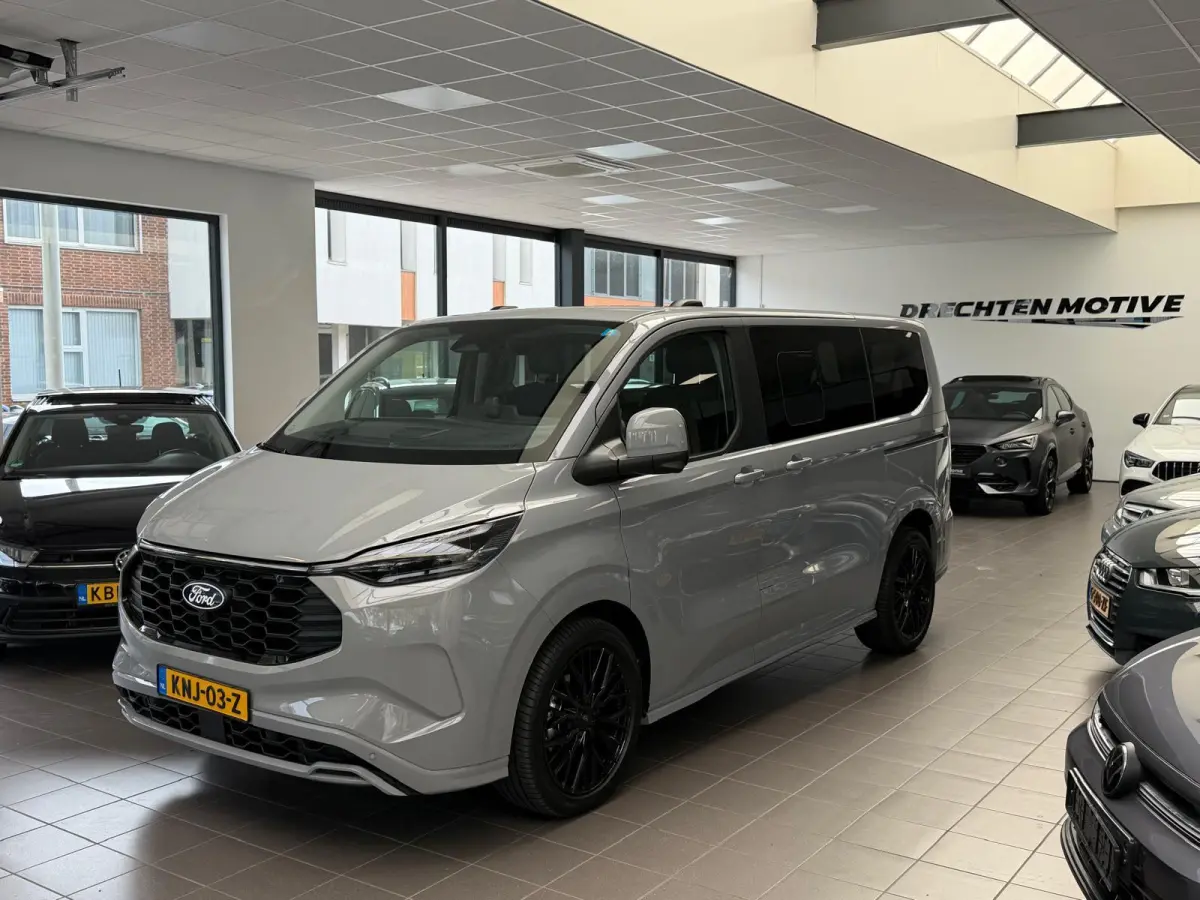 Titanium PHEV L2 8p / Panorama / memory / led / ca