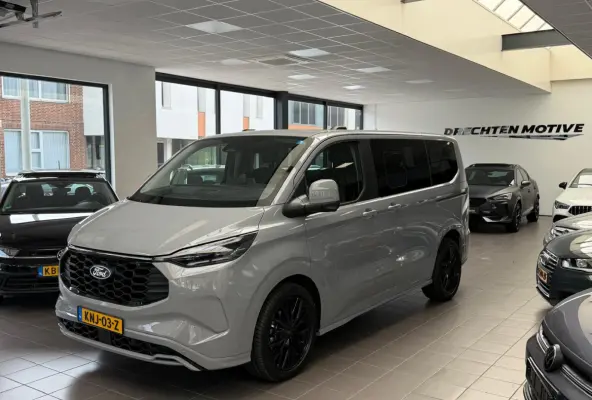 Titanium PHEV L2 8p / Panorama / memory / led / ca
