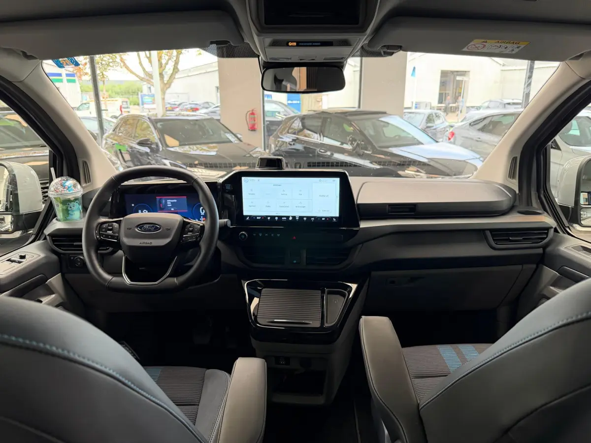 Titanium PHEV L2 8p / Panorama / memory / led / ca