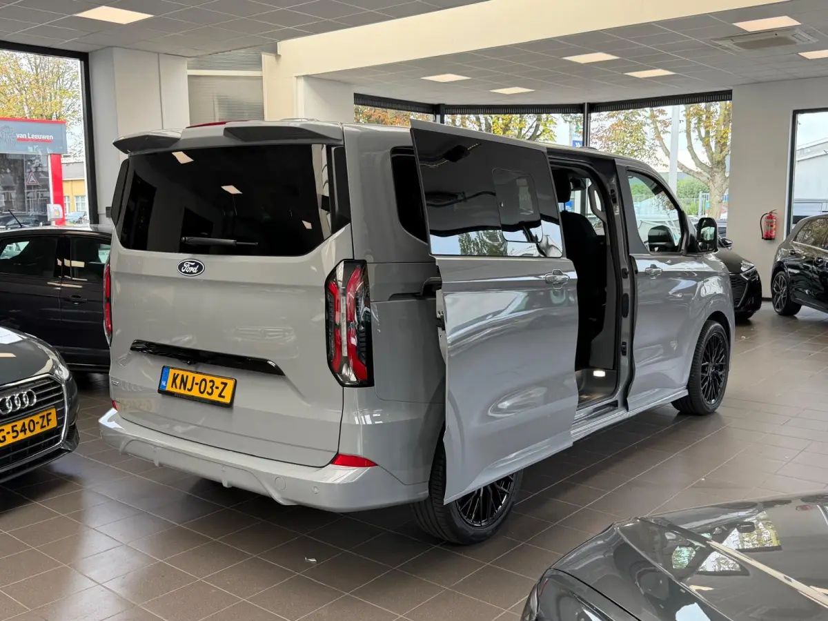 Titanium PHEV L2 8p / Panorama / memory / led / ca