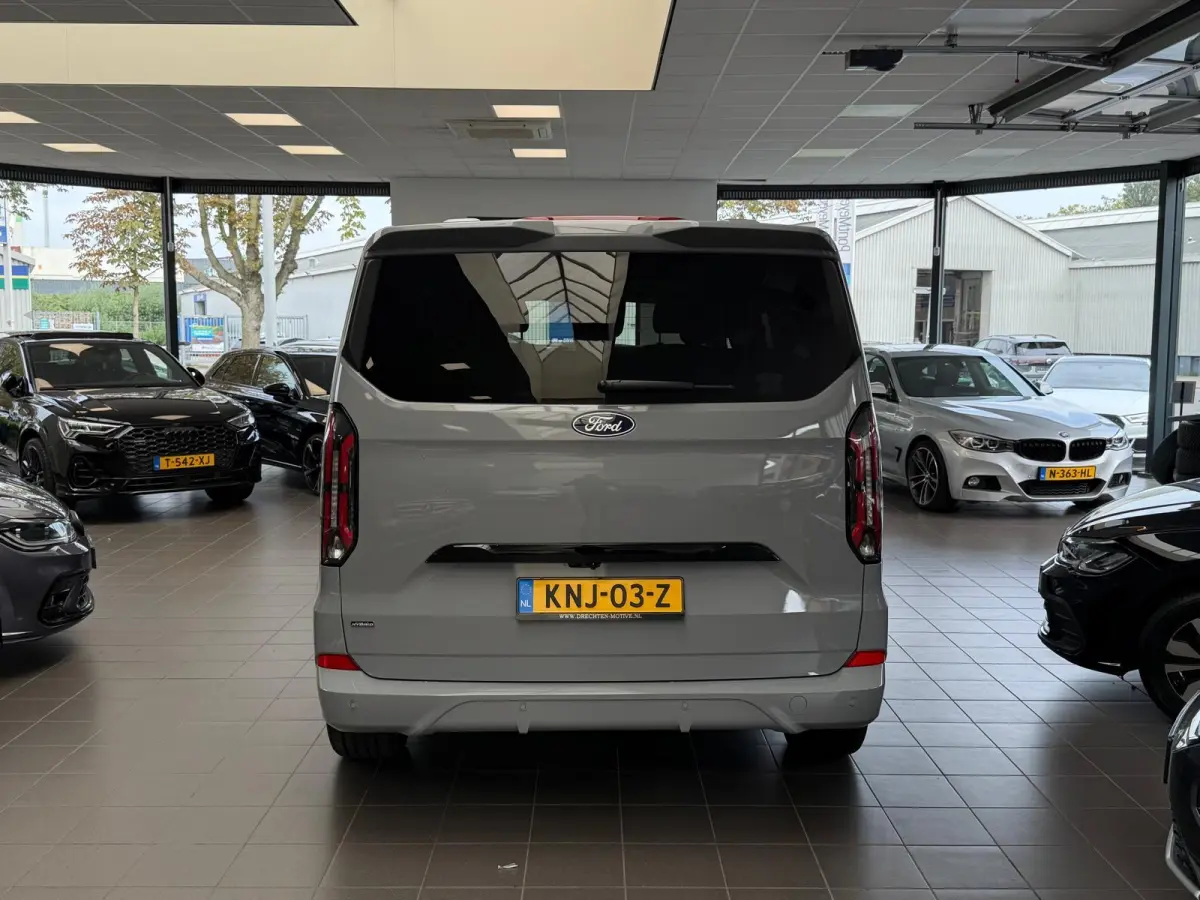 Titanium PHEV L2 8p / Panorama / memory / led / ca