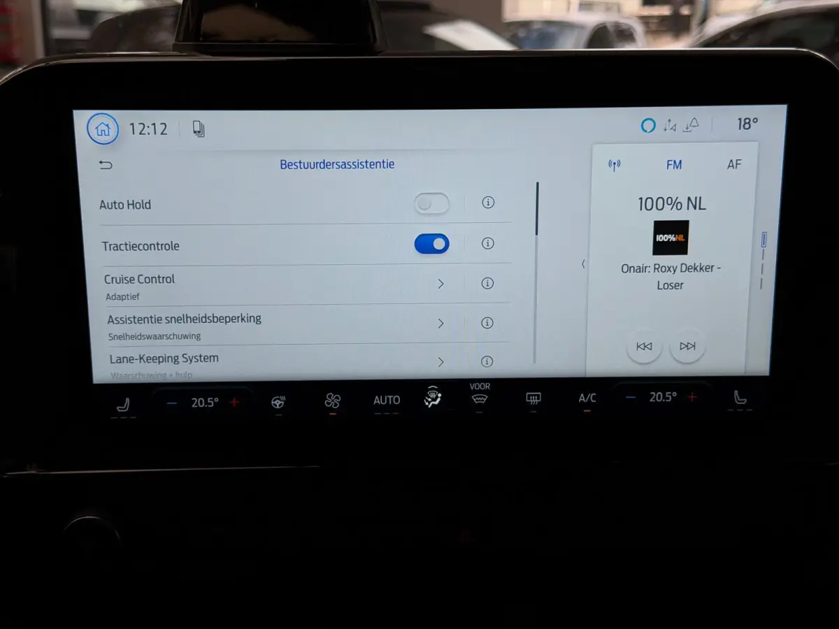 Titanium PHEV L2 8p / Panorama / memory / led / ca